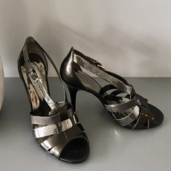 Gorgeous Guess Marciano pewter/silver strappy leather heels size 7.5 - Picture 5 of 16